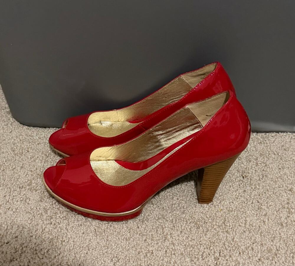 Söfft Red Patent Leather Peep Toe Heels Size 11